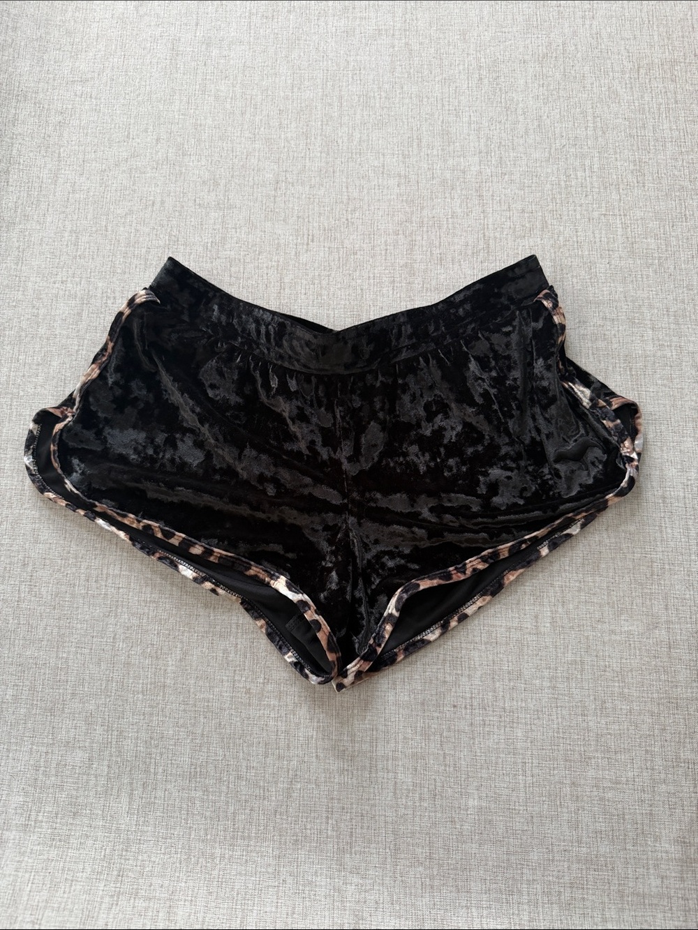 Victoria’s Secret PINK Velvet Shorts Womens Medium Leopard Stripe Velour Lounge